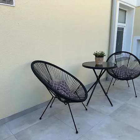 Lejlighed Cozy In With Balcony And Free Parking
