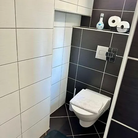 דירה Cozy In With Balcony And Free Parking